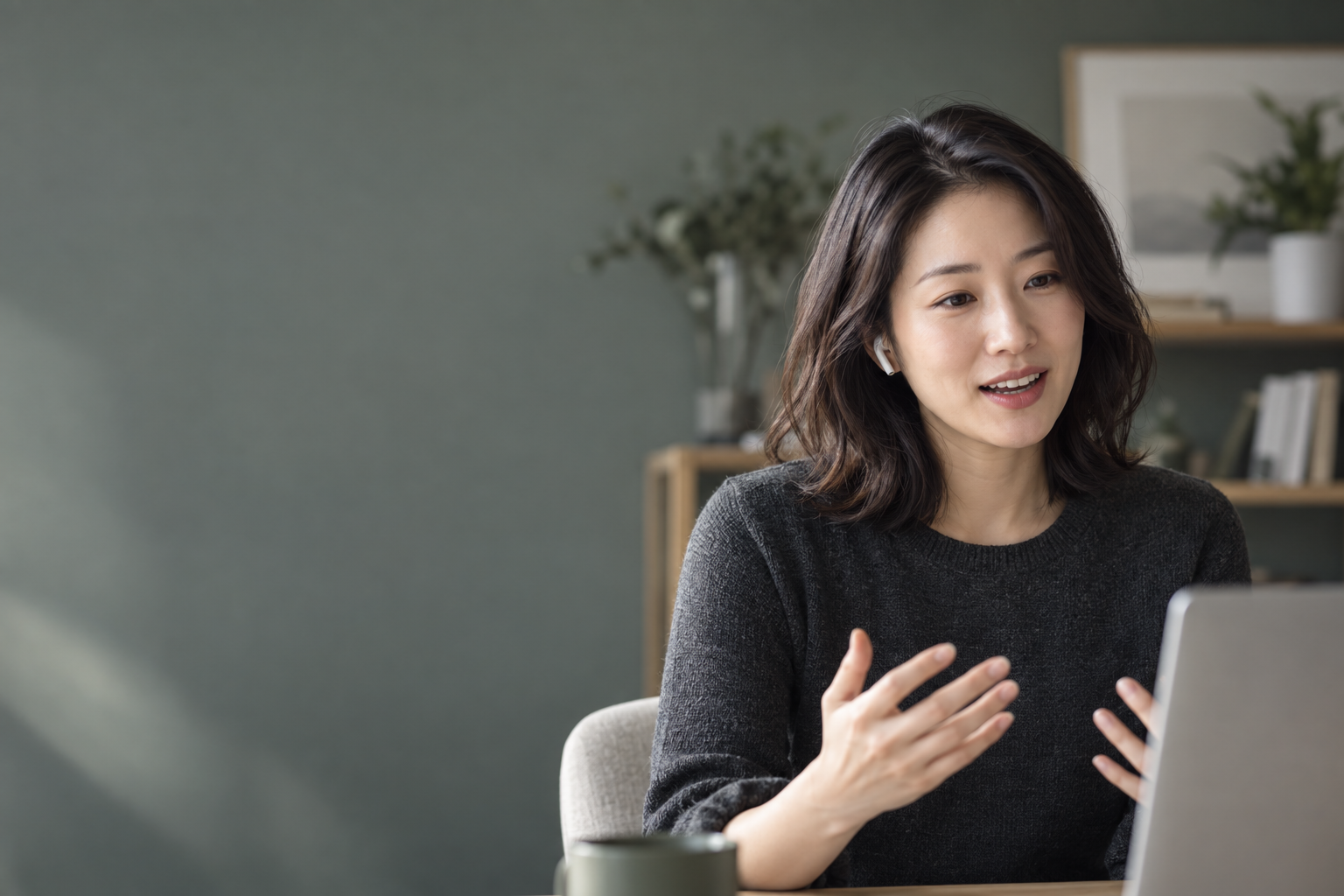 オンライン英会話レッスンで話す受講者